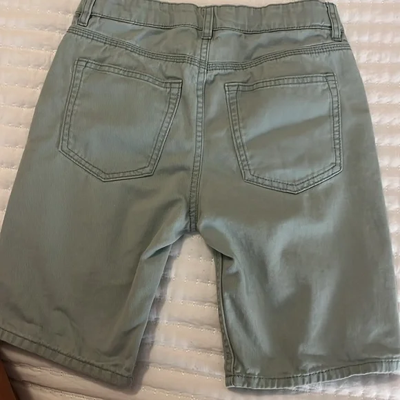 4 Pair of Boys Shorts - Picture 10 of 15